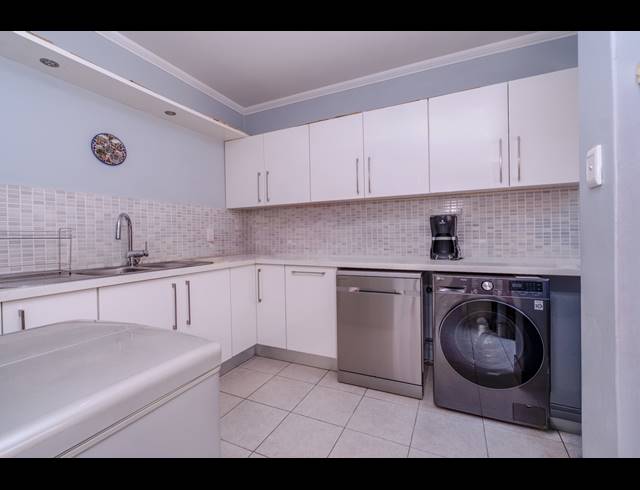 4 BEDROOM HOUSE FOR SALE IN LONEHILL